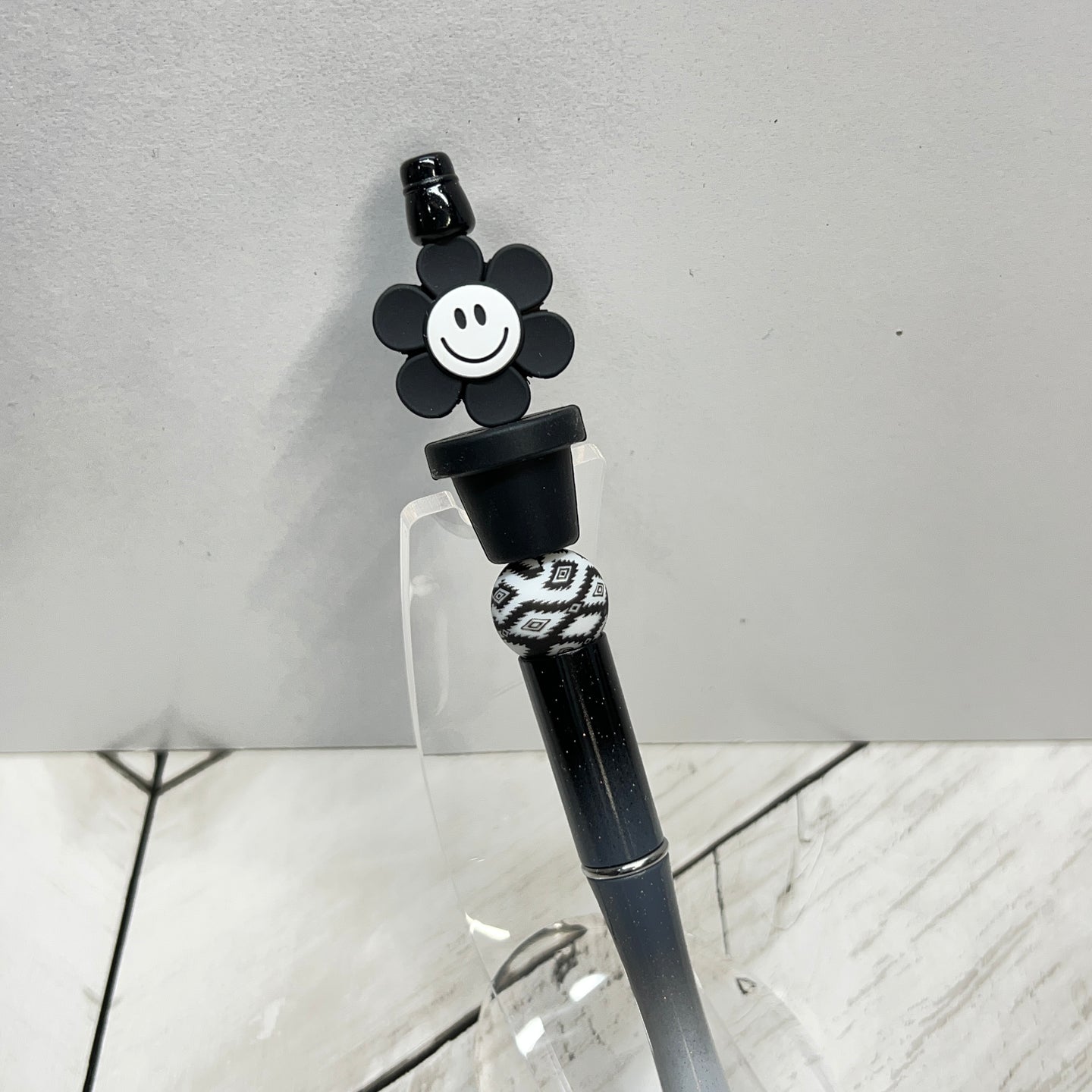 B&W Happy Daisy Aztec Ombre Plastic Pen